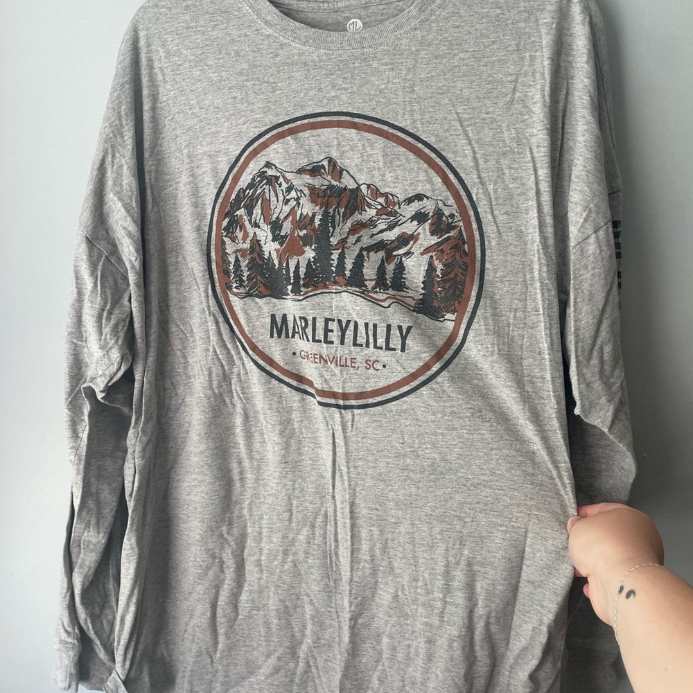 Gray Long Sleeve Tee with Mountain Graphic